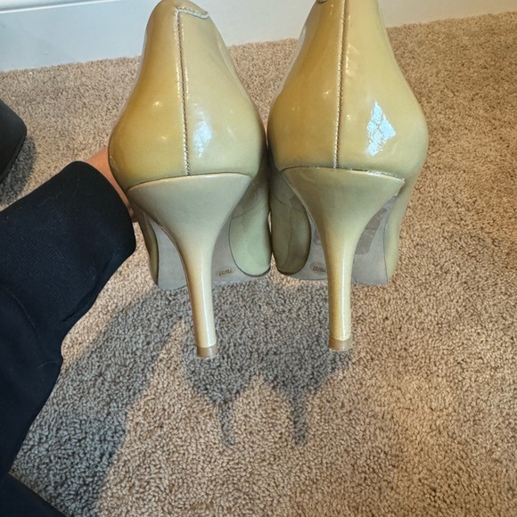 Vince Camuto peep toe heels - Picture 4 of 6